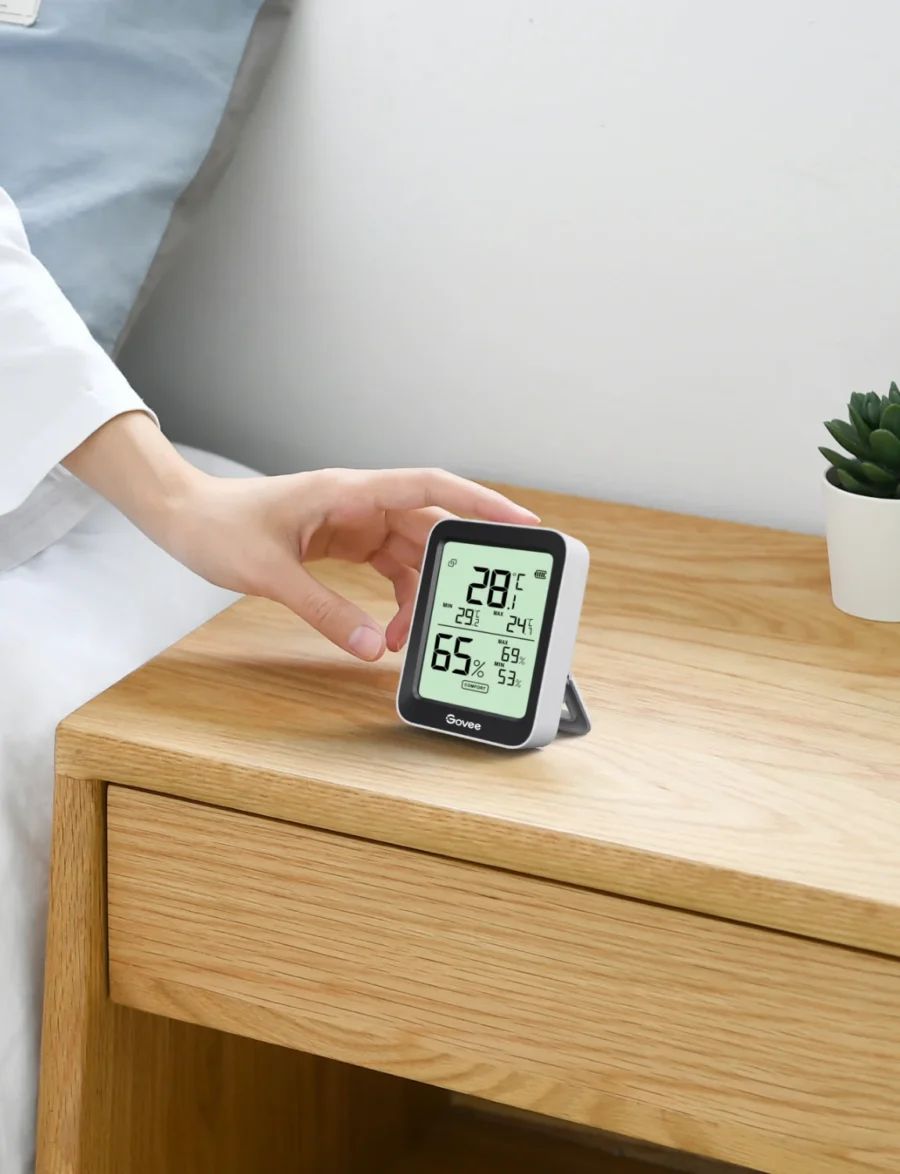 Govee H5075 showing temperature and humidity readings on display